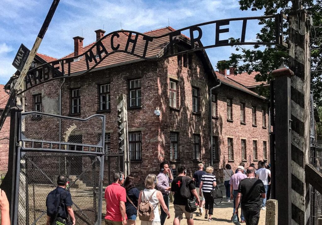 Acı Dolu Bir Geçmişin İzleri - Auschwitz Günlükleri