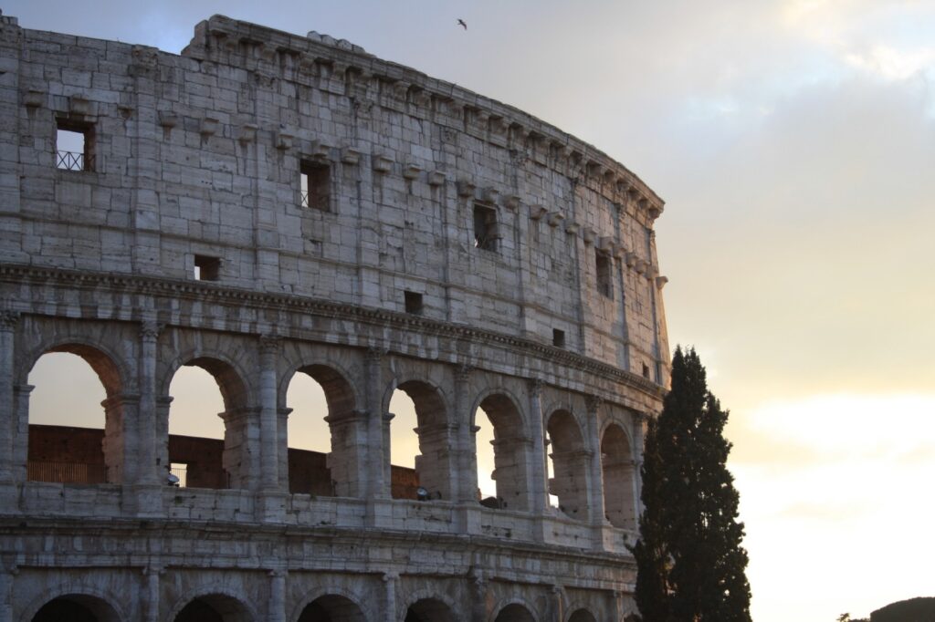 Ününü Deli Neron'dan Alan Yapı: Colosseum - Yakarım Roma'yı!