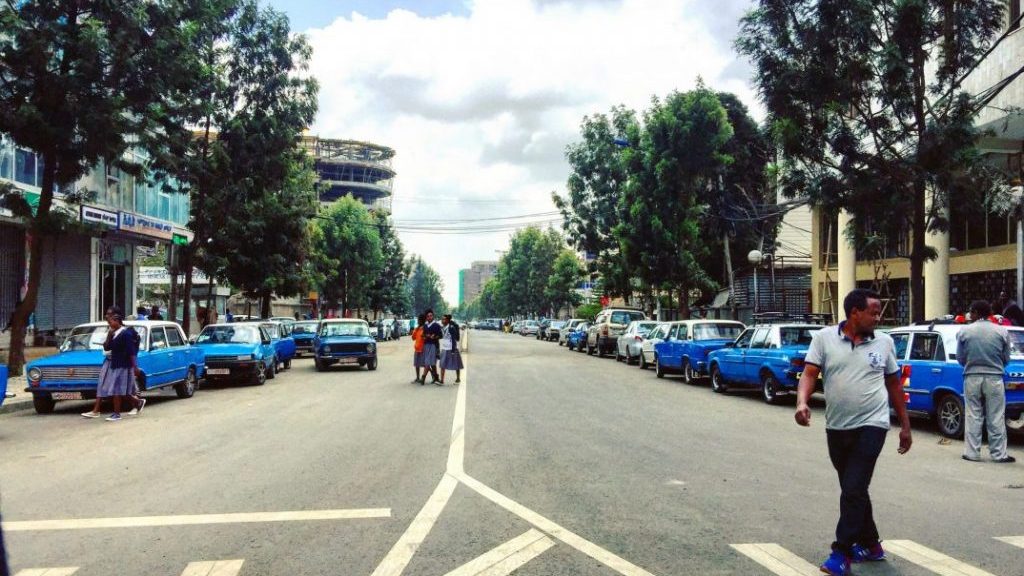 Addis Ababa'da Ulaşım - Mavi Taksiler