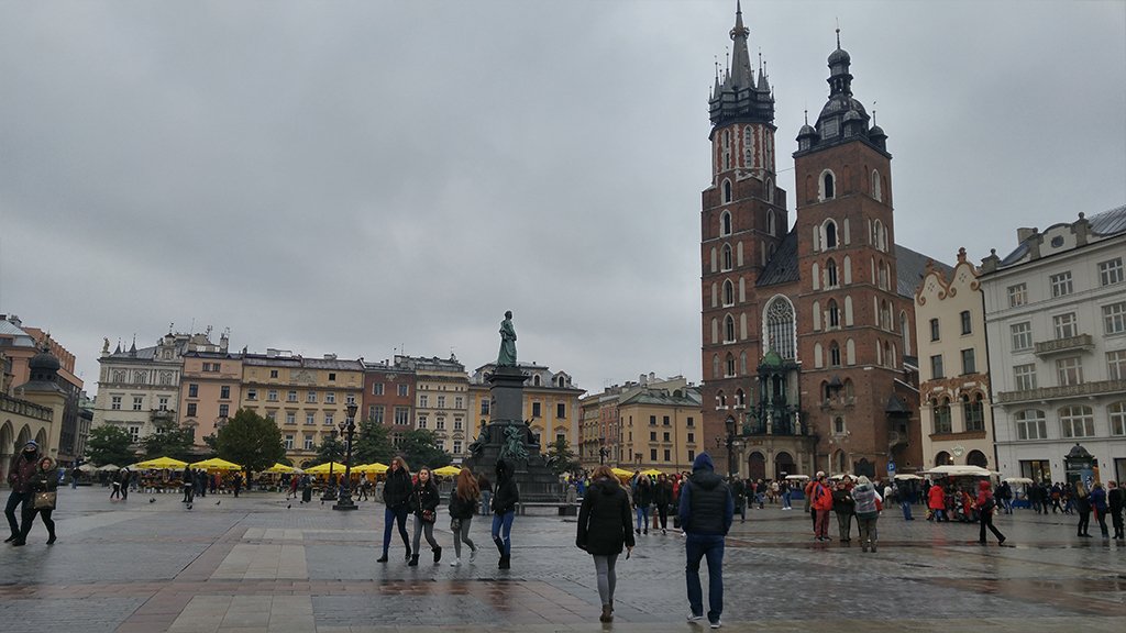 Krakow - Auschwitz Gezi Rehberi | Polonya'nın En Güzel Şehri ile Tanışın Krakow - Auschwitz Gezi Rehberi - St. Mary Basilica