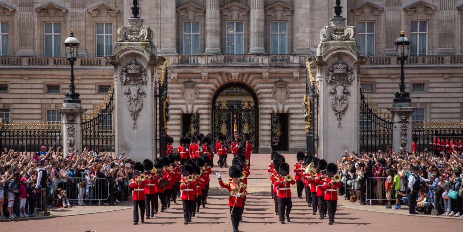 Londra'da Ücretsiz Yapılacaklar Listesi - Buckingham Sarayı Muhafız Değişimi
