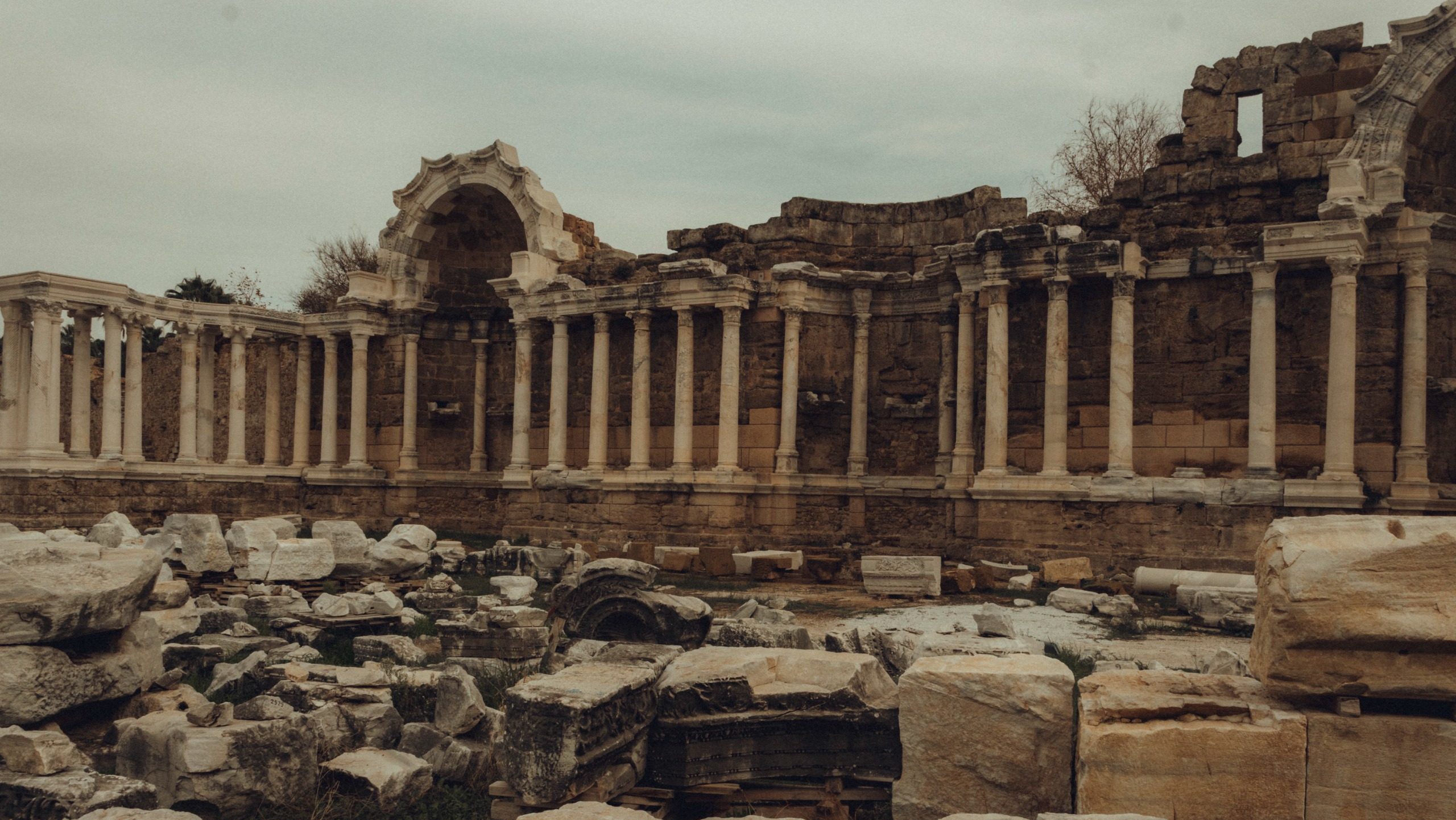 Side’de Gezilecek Yerler | Tarih ve Denizin Buluştuğu Side'de 8 Muhteşem Mekan Side’de Gezilecek Yerler - Side Antik Kenti