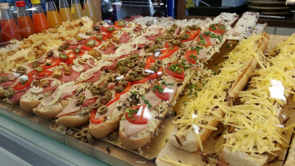 Krakow - Auschwitz Gezi Rehberi | Polonya'nın En Güzel Şehri ile Tanışın Krakow - Auschwitz Gezi Rehberi | Zapiekanka