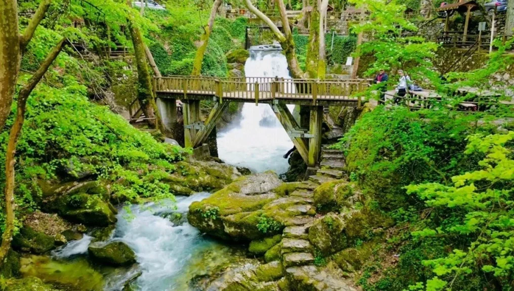 Ayazma Şelalesi - Kuzeybatı Ege Gezi Rehberi 